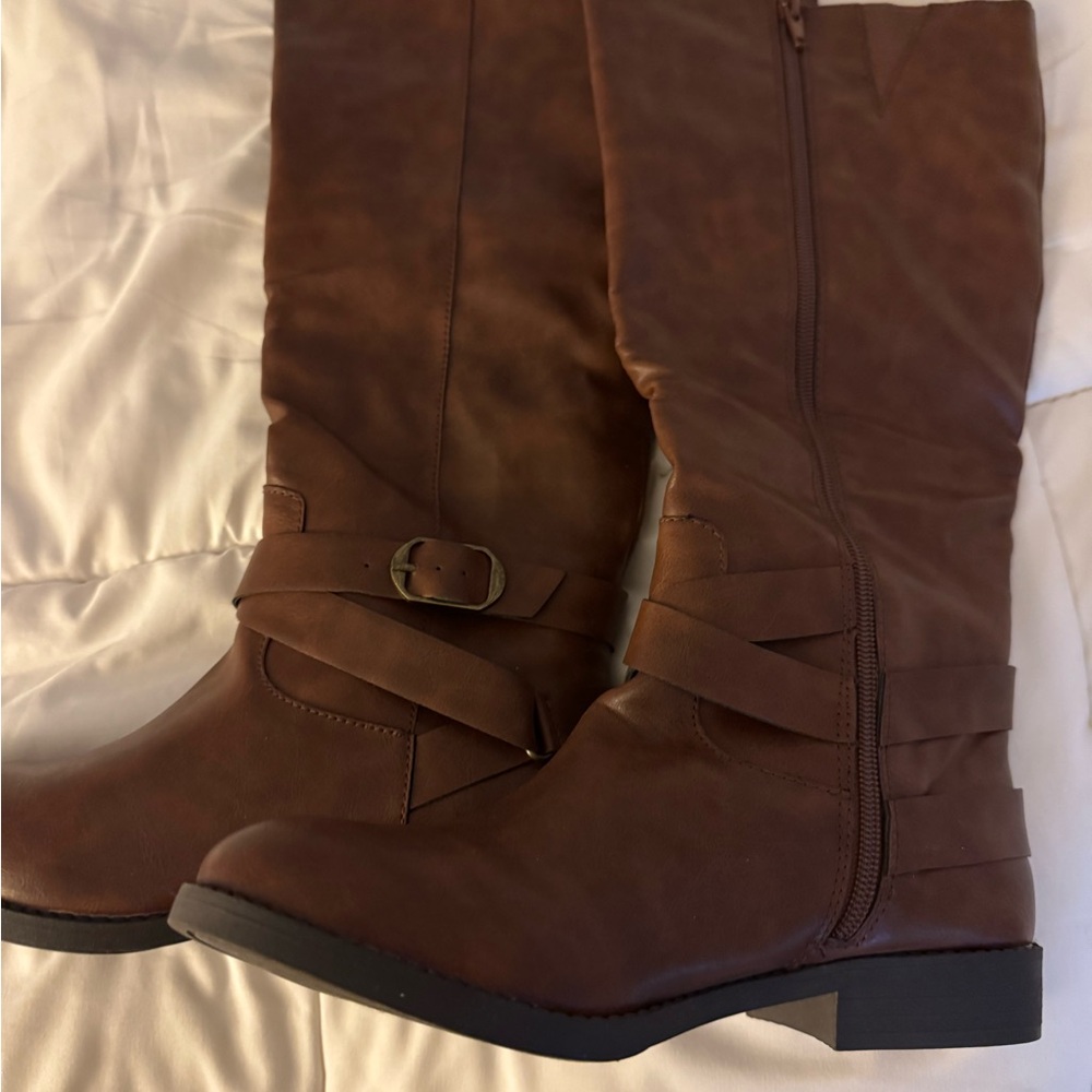 Women’s Size 7 Boot
Style & Co - Picture 3 of 8